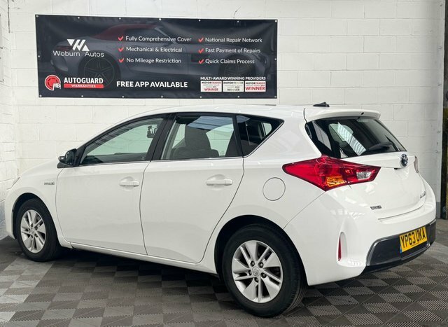 Toyota Auris Hatchback White #15
