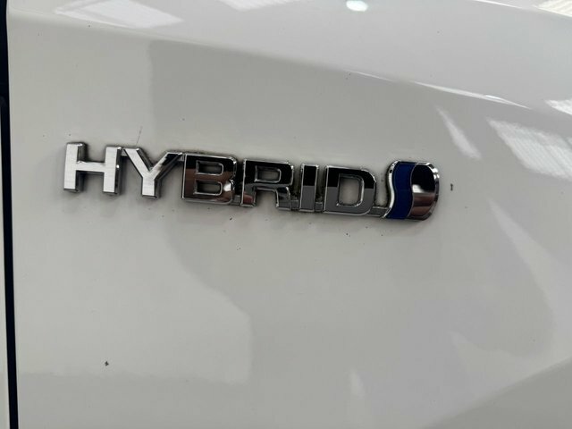 Toyota Auris Hatchback White #25