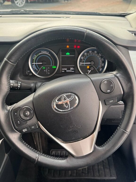 Toyota Auris Hatchback White #31