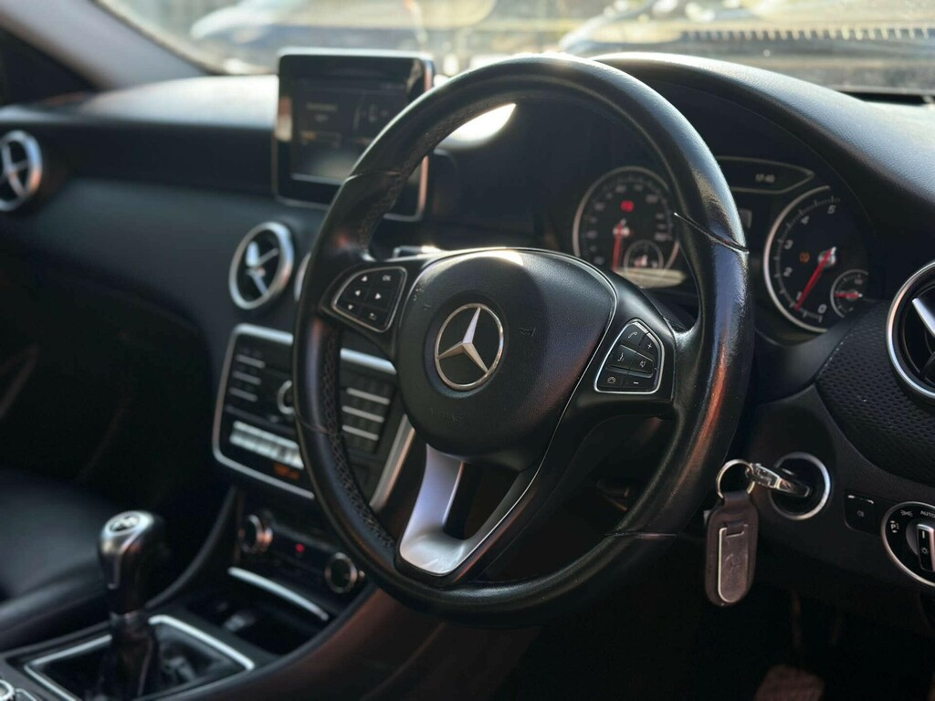 Mercedes-Benz A Class 1.6 Se LM16JJV #2