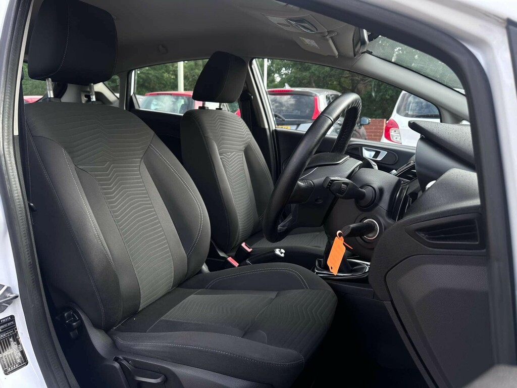 Ford Fiesta 1.2 Zetec FH66MTK White #4