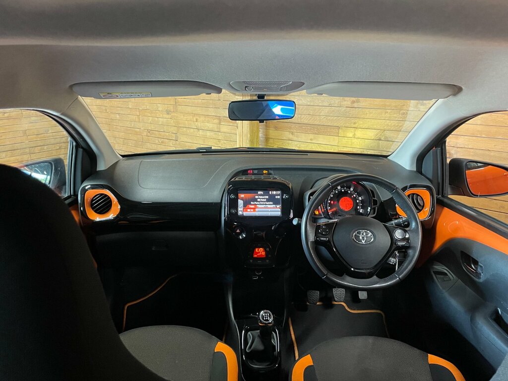Toyota Aygo 1.0 Vvt-i X-cite Hatchback Euro LS20CFA Orange #2