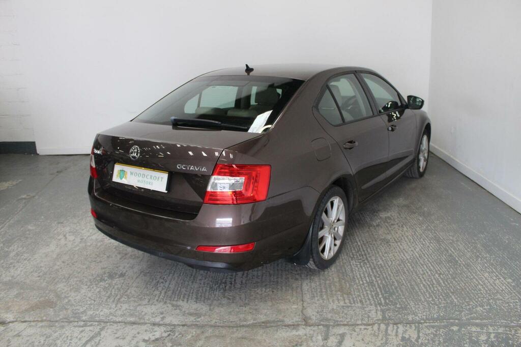 Skoda Octavia Hatchback 2.0 Tdi Elegance Euro 5 Ss 2014 Brown #6