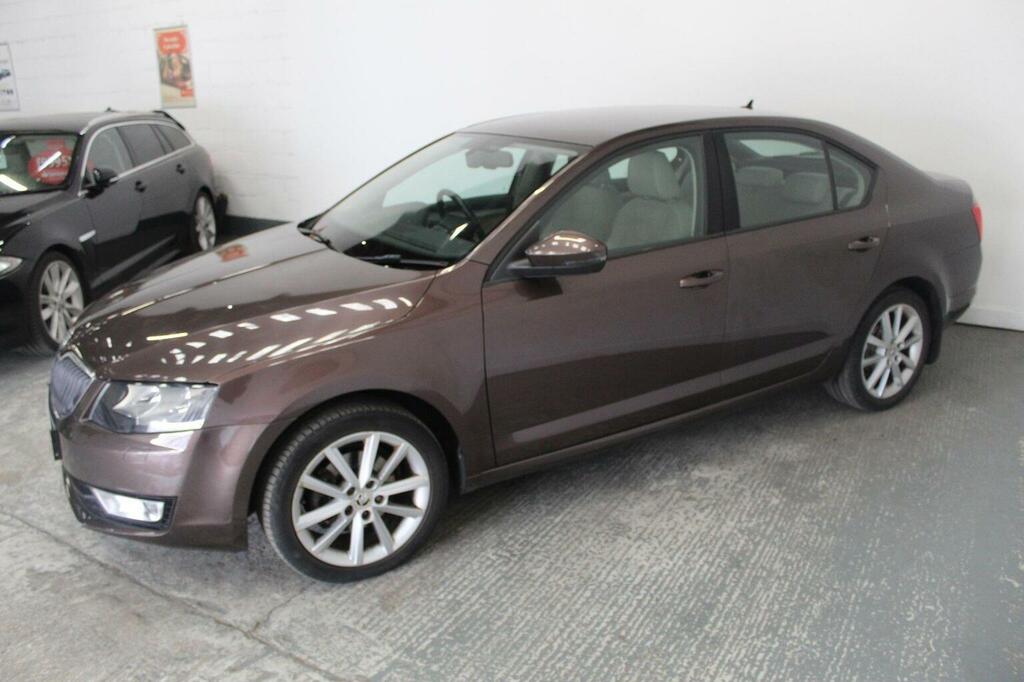 Skoda Octavia Hatchback 2.0 Tdi Elegance Euro 5 Ss 2014 Brown #4