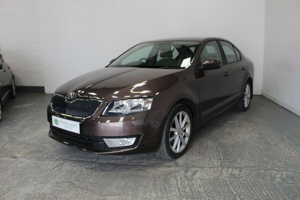 Skoda Octavia Hatchback 2.0 Tdi Elegance Euro 5 Ss 2014 Brown #2