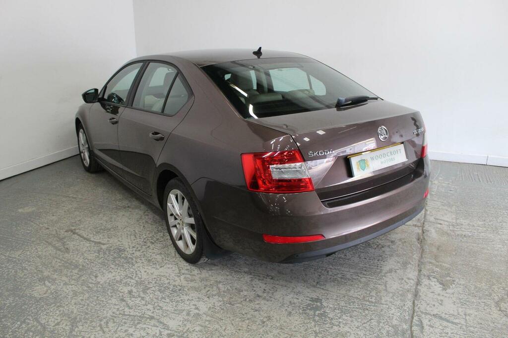 Skoda Octavia Hatchback 2.0 Tdi Elegance Euro 5 Ss 2014 Brown #5