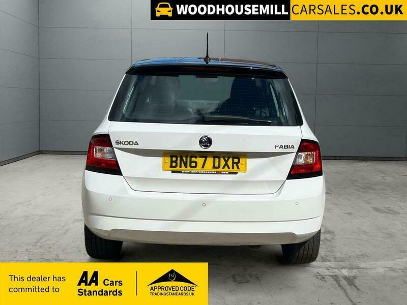 Skoda Fabia 1.0 Tsi Colour Edition BN67DXR White #2