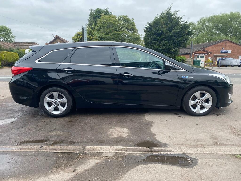Hyundai I40 1.7 Crdi Blue Drive Style Estate 35 Road Tax S Black
