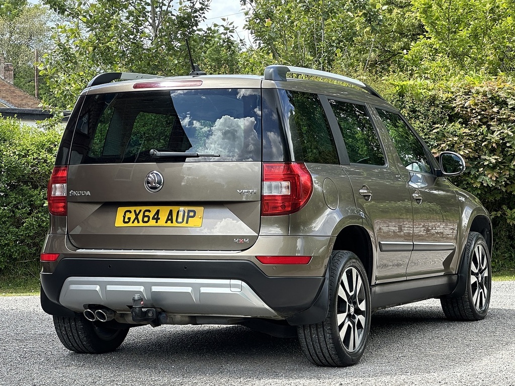 Skoda Yeti Suv GX64AOP Brown #3
