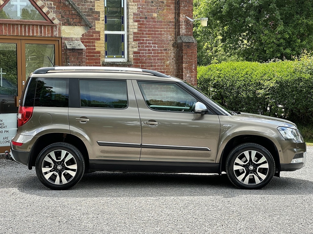 Skoda Yeti Suv GX64AOP Brown #2