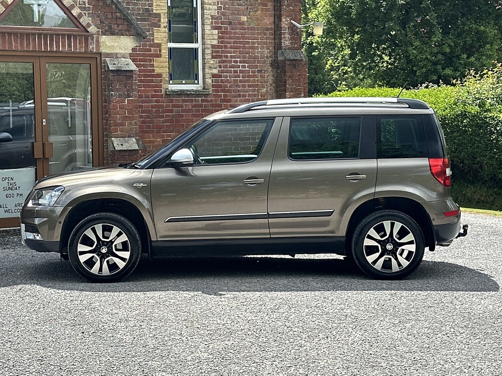 Skoda Yeti Suv GX64AOP Brown #5