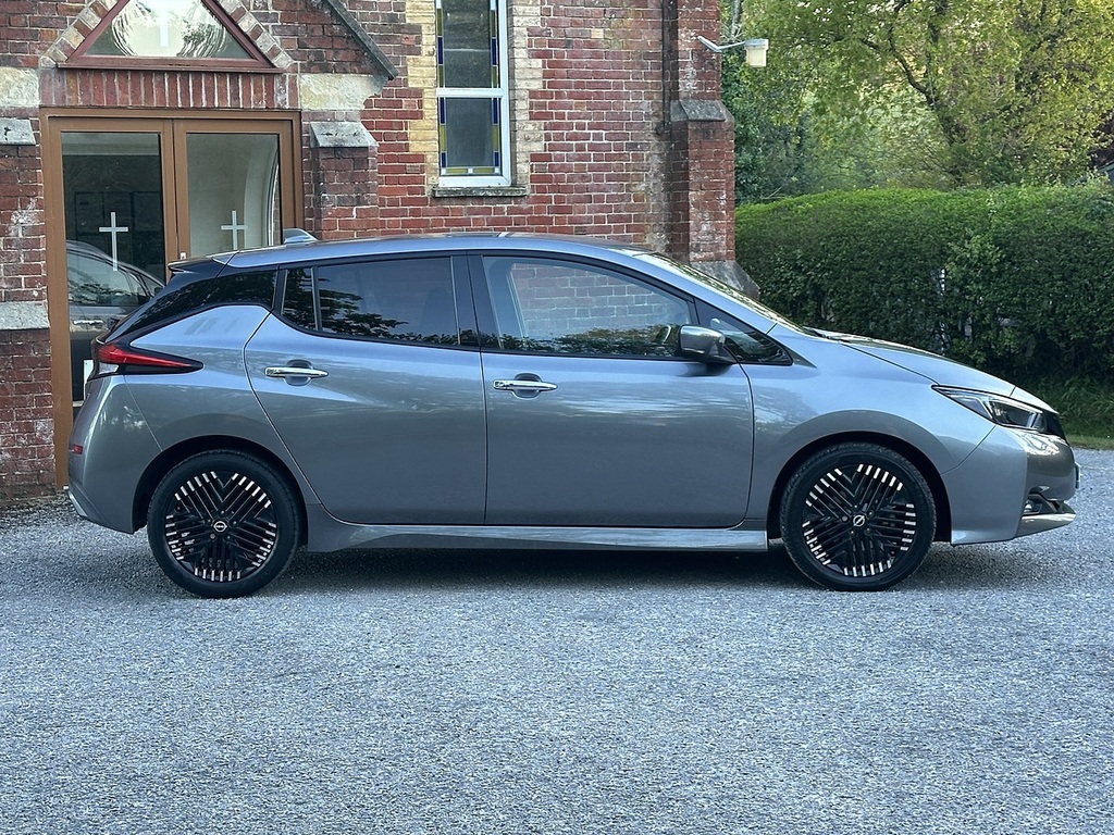 Nissan Leaf Hatchback DV72MYG Grey #2