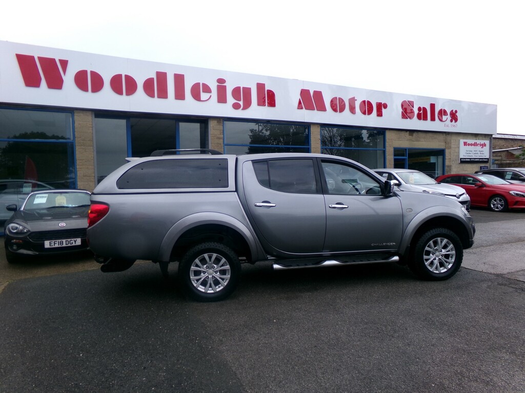 Mitsubishi L200 2.5 Di-d Challenger Pickup Double Cab M 