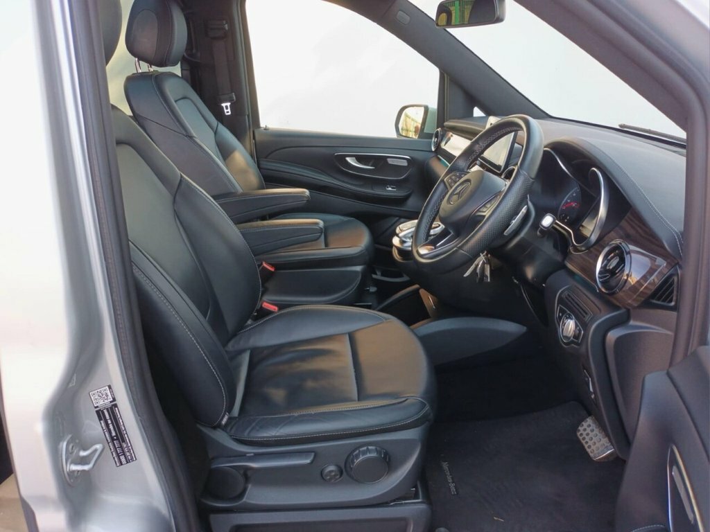 Mercedes-Benz V Class 2020 2.0 V220d Sport Mpv G-tronic Euro Silver #4