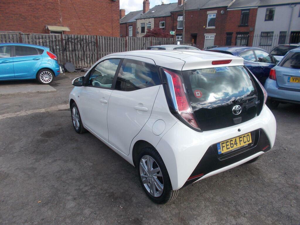 Toyota Aygo 1.0 Vvt-i X-pression Euro 5 FE64FCO White #4