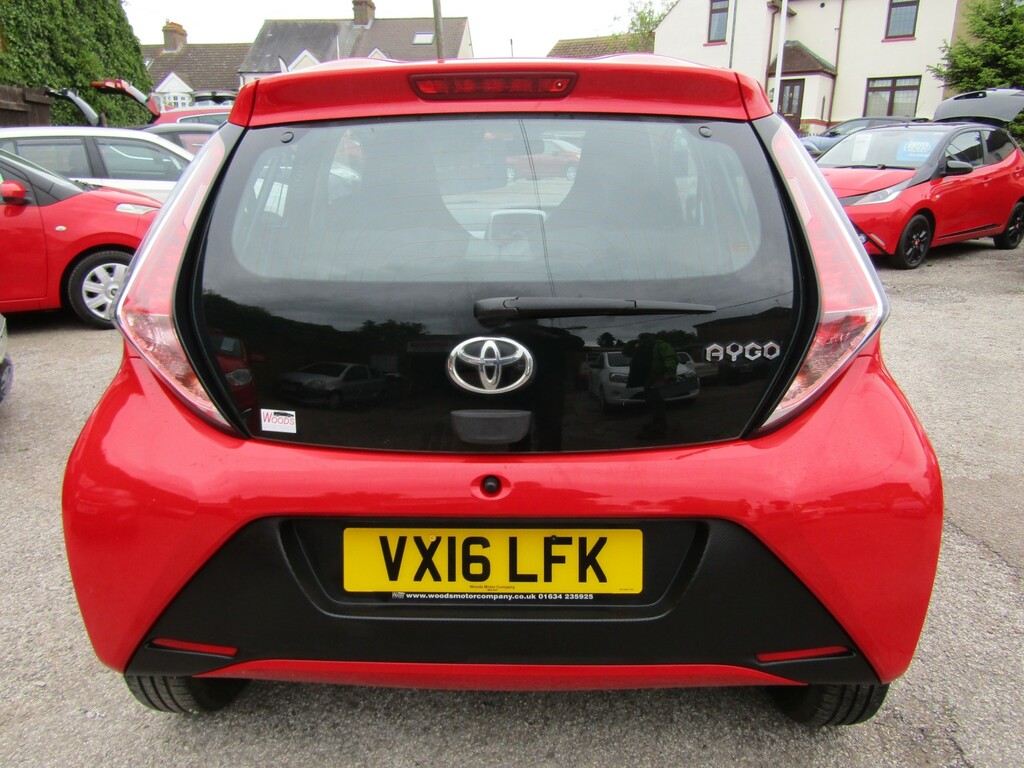Toyota Aygo 1.0 Vvt-i X-play One Lady Owner Only 81 000 Miles VX16LFK Red #5