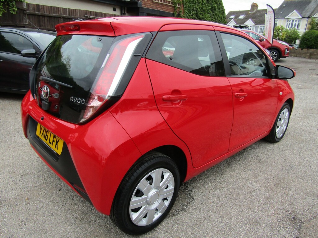 Toyota Aygo 1.0 Vvt-i X-play One Lady Owner Only 81 000 Miles VX16LFK Red #3