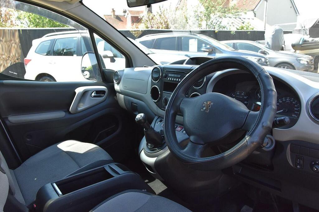 Peugeot Partner Tepee 1.6 Hdi 8V Red #14