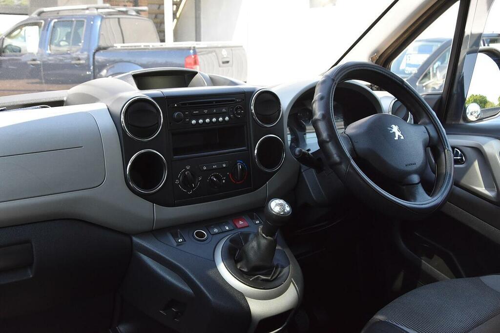 Peugeot Partner Tepee 1.6 Hdi 8V Red #19
