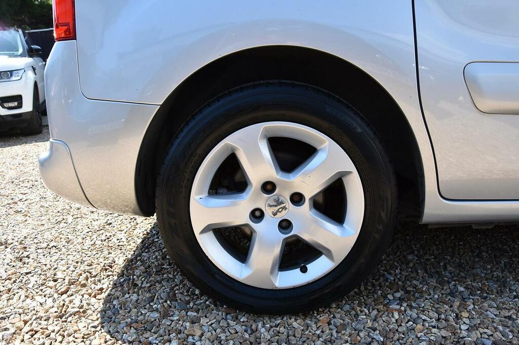 Peugeot Partner Tepee 1.6 Hdi 8V Red #10