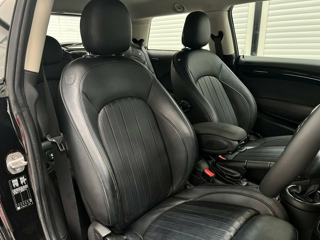 Mini Hatch 1.5L Cooper Exclusive MX19OSW Black #3