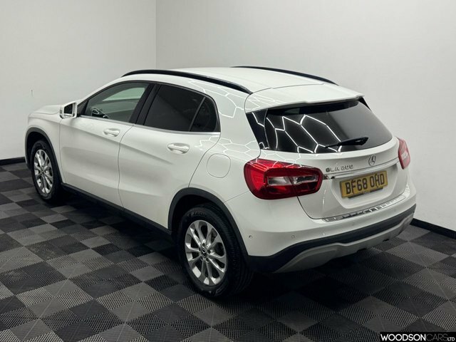 Mercedes-Benz GLA Class 2018 1.6 Gla200 Se Executive Suv 7G-d BF68OHD White #2