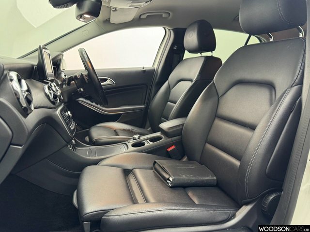 Mercedes-Benz GLA Class 2018 1.6 Gla200 Se Executive Suv 7G-d BF68OHD White #4