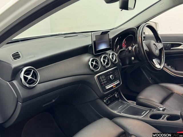 Mercedes-Benz GLA Class 2018 1.6 Gla200 Se Executive Suv 7G-d BF68OHD White #3