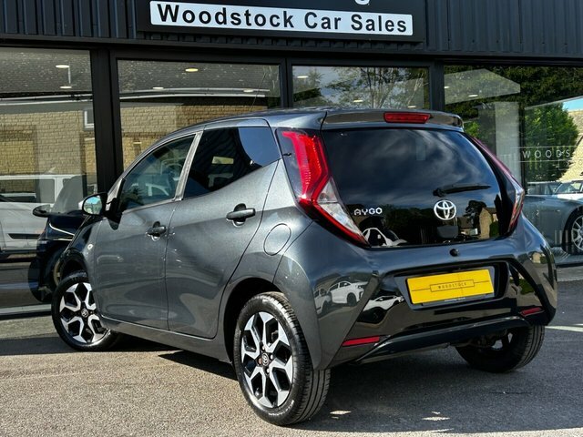 Toyota Aygo Hatchback HY68BTX Grey #2