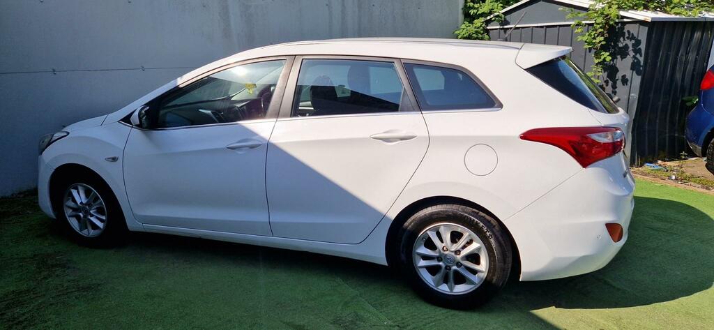 Hyundai I30 Se Blue Drive Crdi SD67WPW White #4