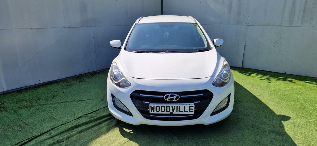 Hyundai I30 Se Blue Drive Crdi SD67WPW White #2