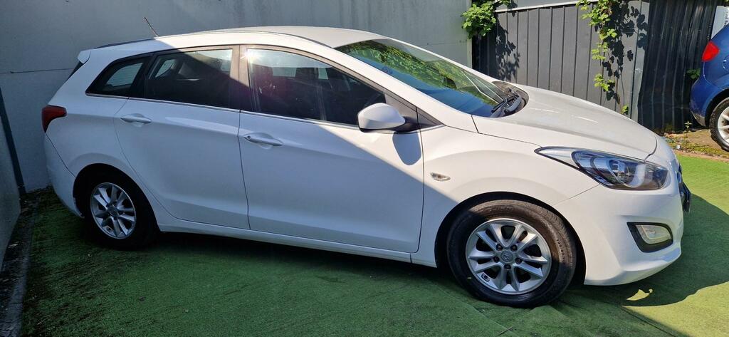 Hyundai I30 Se Blue Drive Crdi SD67WPW White #6