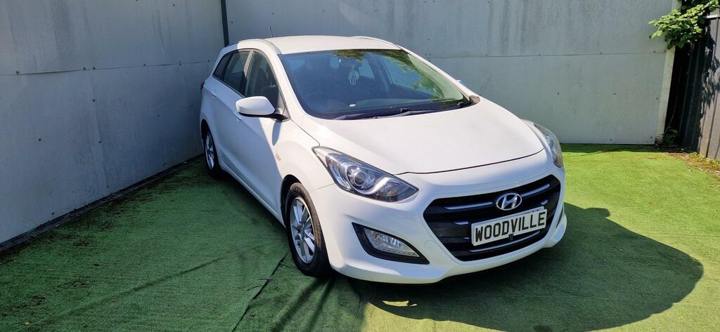 Hyundai I30 Se Blue Drive Crdi SD67WPW White #3