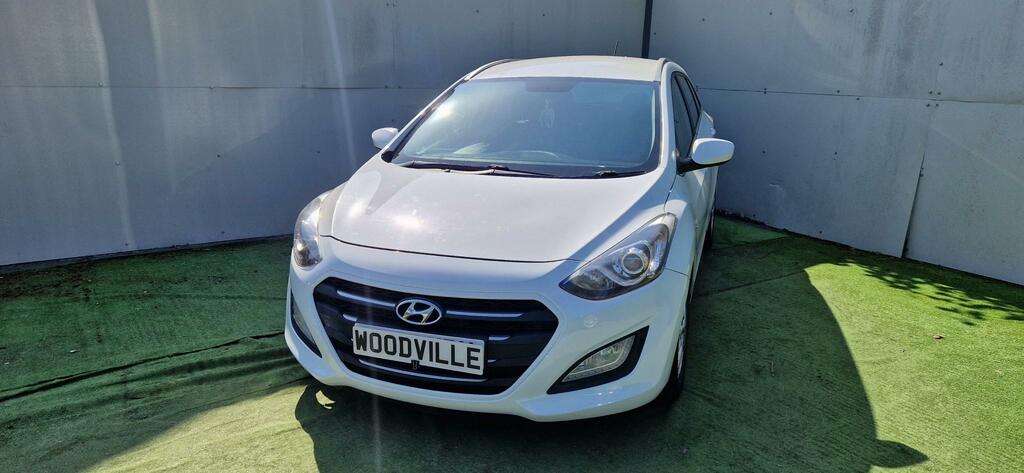 Hyundai I30 Se Blue Drive Crdi White