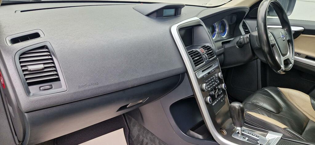 Volvo XC60 D3 163Drive Se White #12