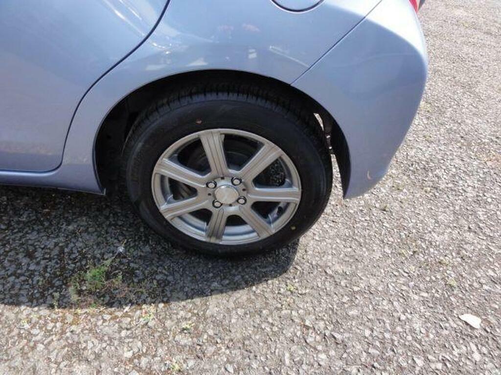 Toyota Vitz Auto Silver #7