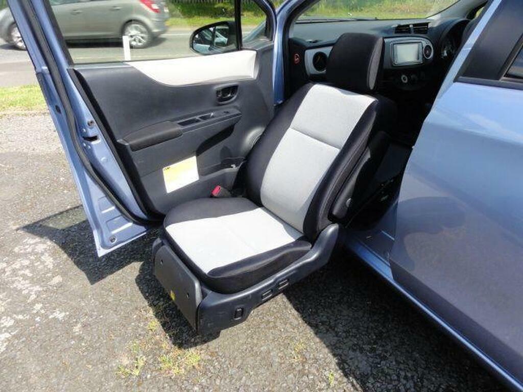 Toyota Vitz Auto Silver #21
