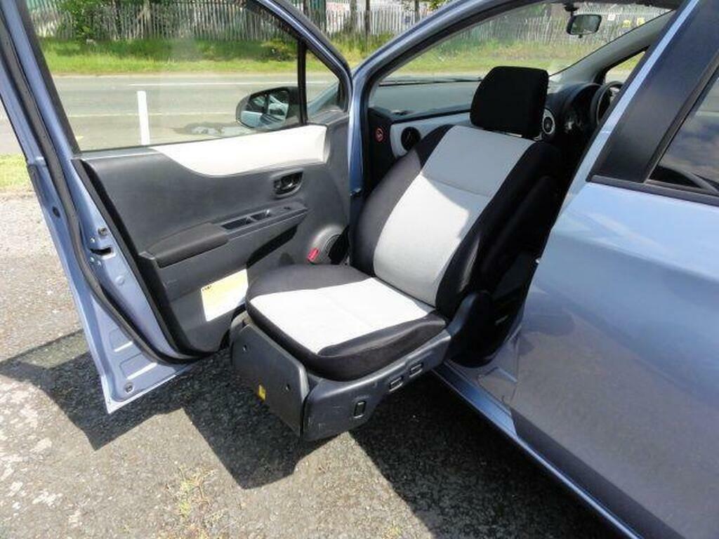 Toyota Vitz Auto Silver #20