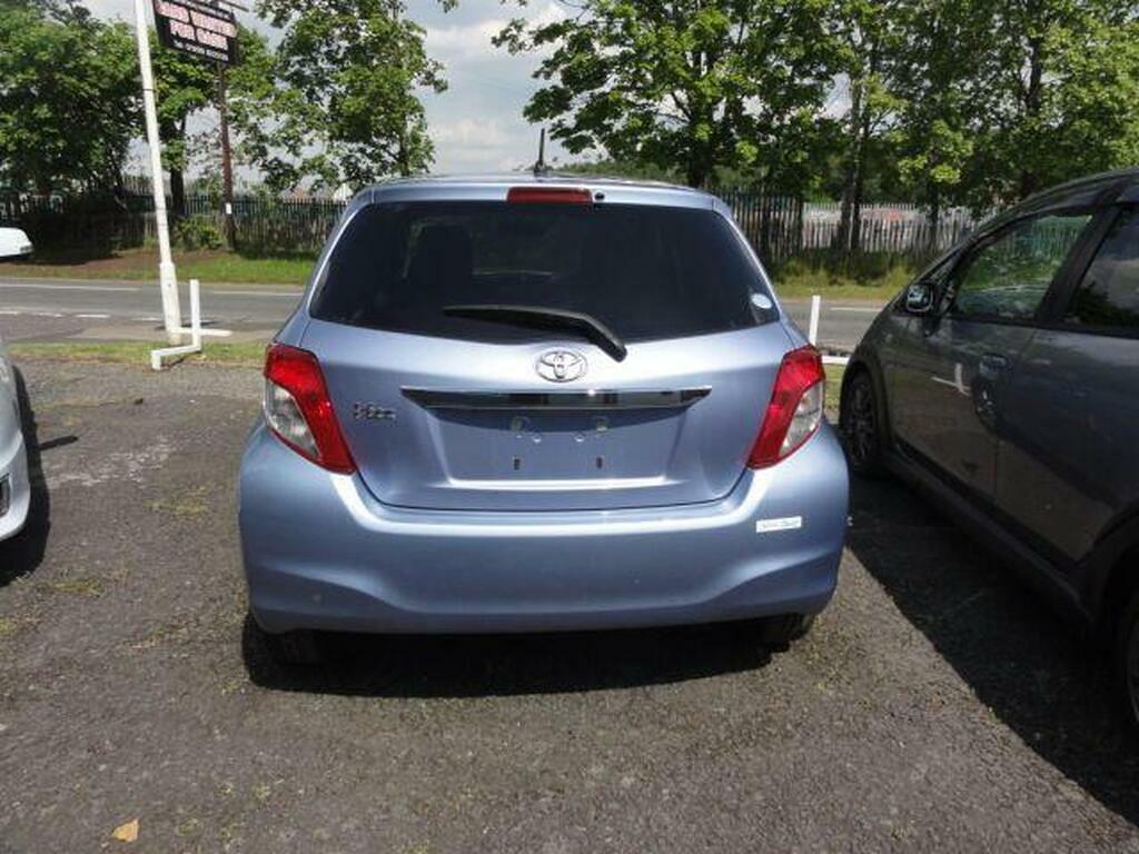 Toyota Vitz Auto Silver #8