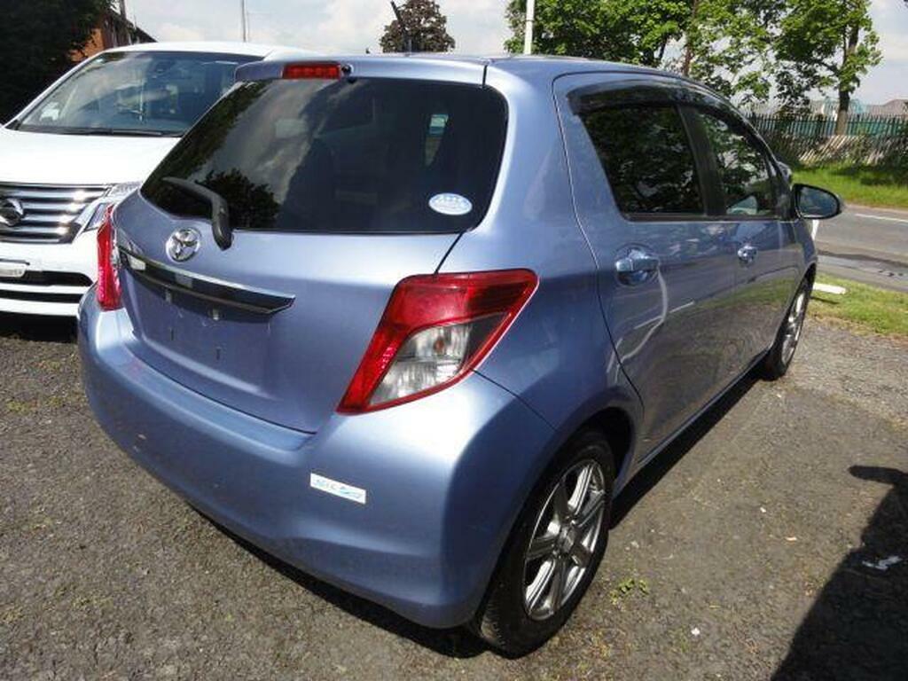 Toyota Vitz Auto Silver #9