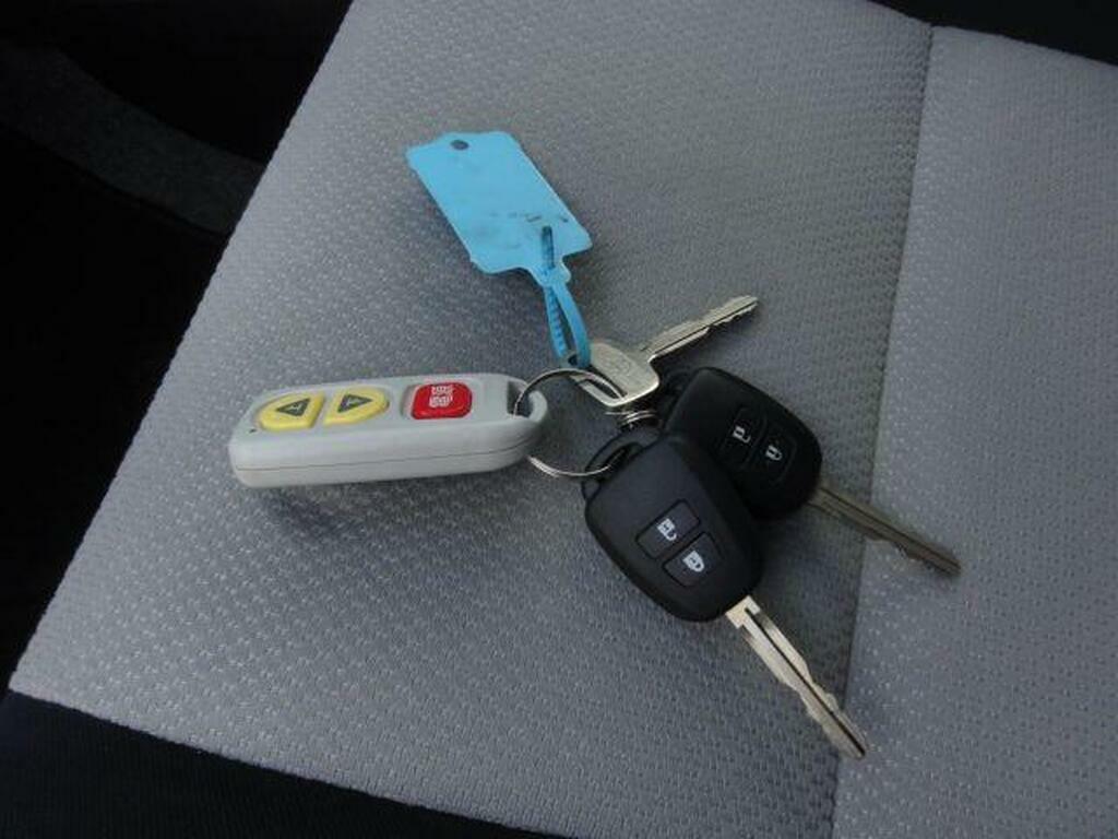 Toyota Vitz Auto Silver #17