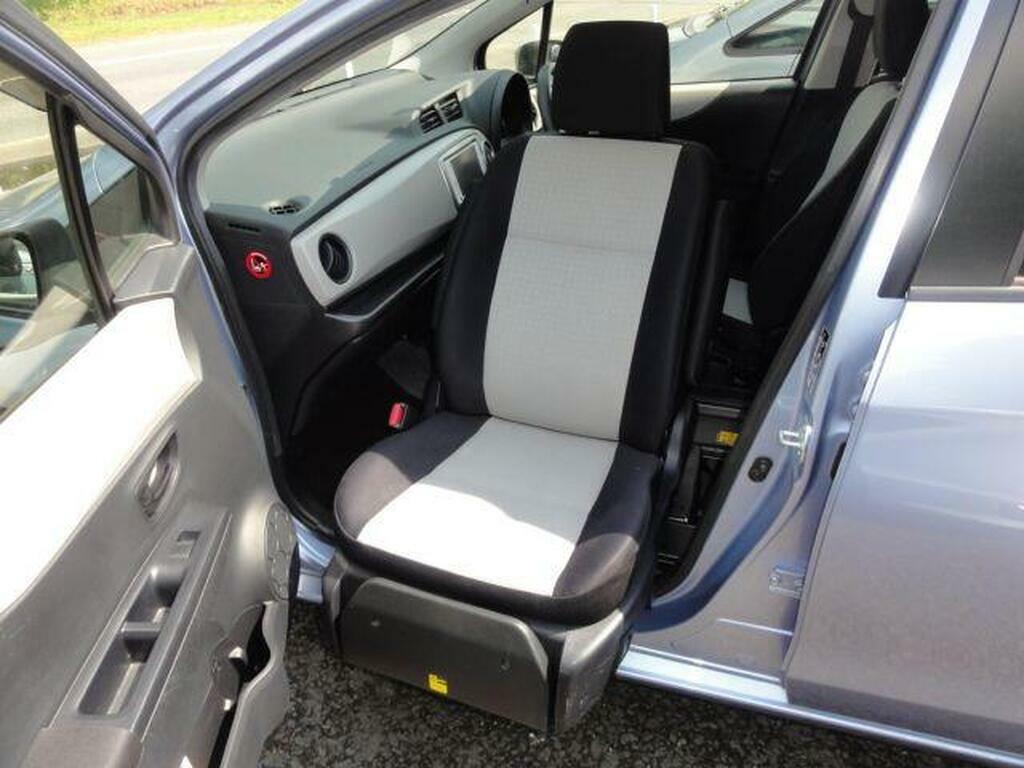 Toyota Vitz Auto Silver #19