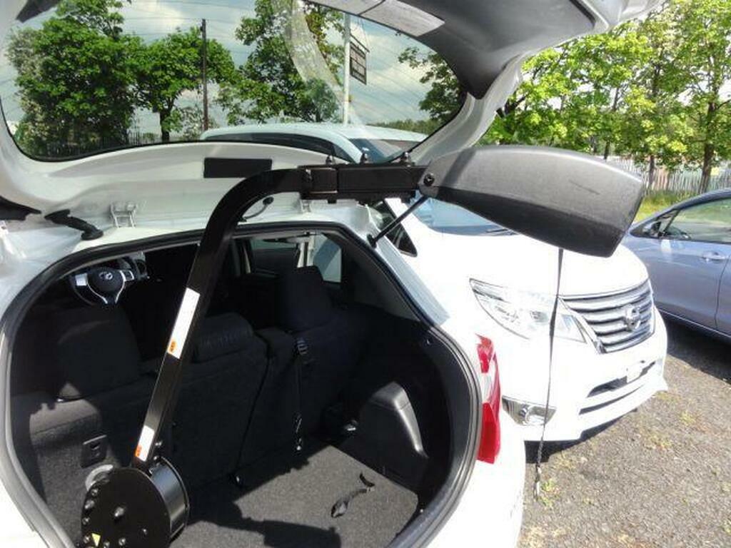 Toyota Vitz Petrol White #3