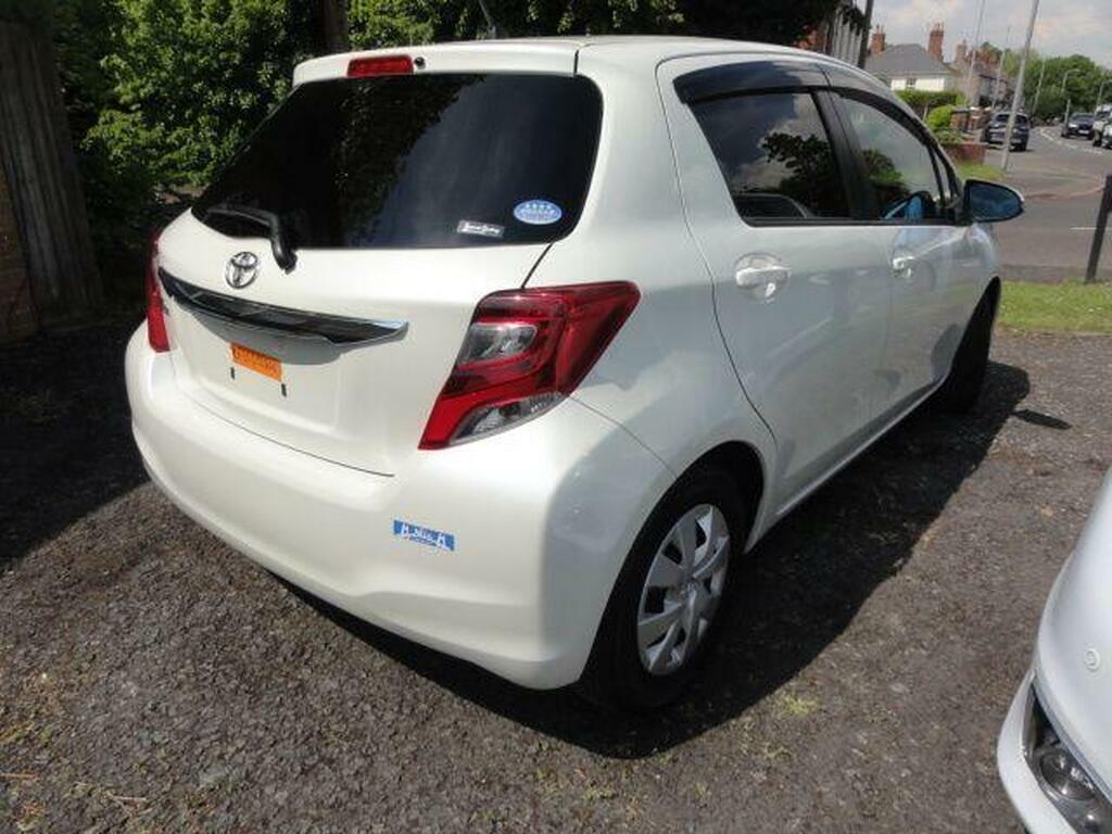 Toyota Vitz Petrol White #4