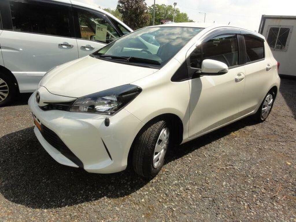 Toyota Vitz Petrol White #2