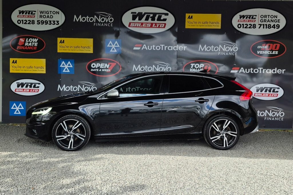 Volvo V40 2L R-design Edition PX69WGG Black #2