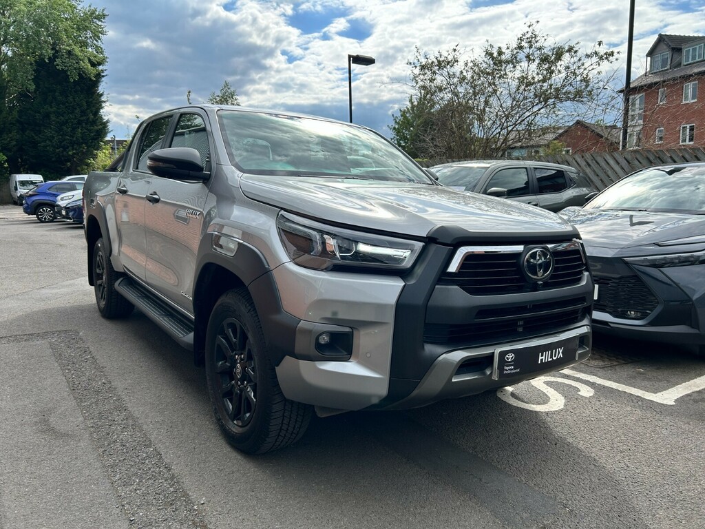 Toyota HILUX Invincible X Dcab Pick Up 2.8 D 48V Silver