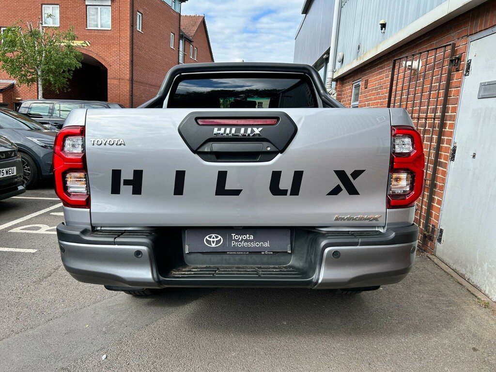 Toyota HILUX Invincible X Dcab Pick Up 2.8 D 48V DV75WPT Silver #4