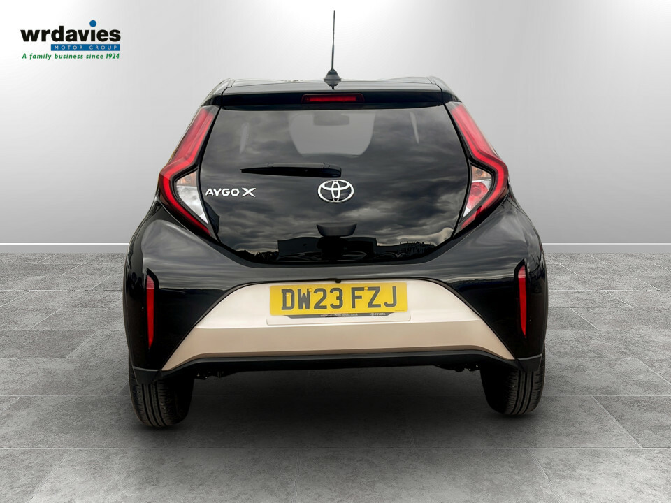 Toyota Aygo X 1.0 Vvt-i Edge DW23FZJ Beige #6