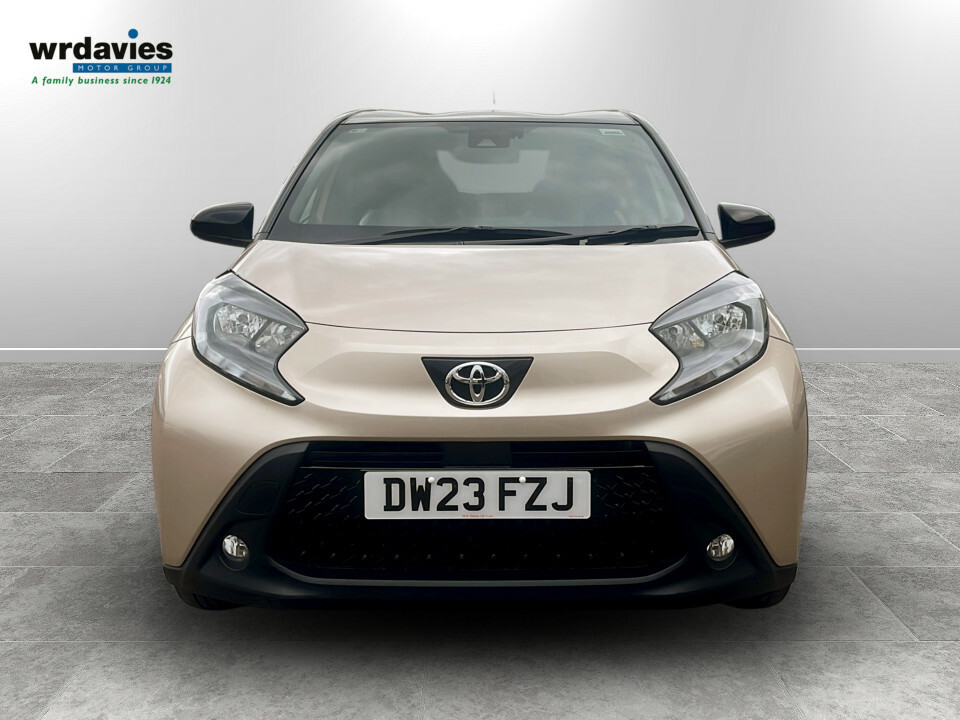 Toyota Aygo X 1.0 Vvt-i Edge DW23FZJ Beige #2